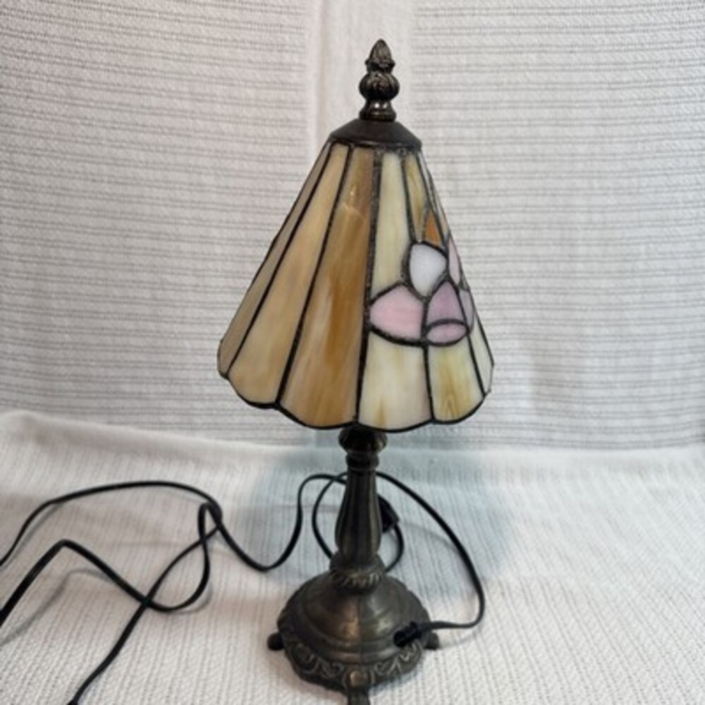Tiffany Style Stained Glass Floral Lamp 14” Tall Art Nouveau - Picture 8 of 16